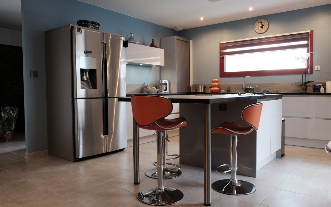 Cuisine avec fenêtre panoramique